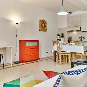  Apartamento Colorato E Vivace Bilocale Italia