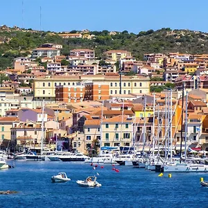Ahr Leonis La Maddalena Hotel apartamentowy